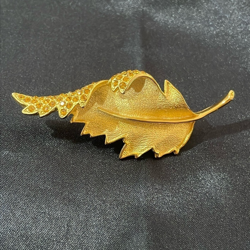 Tara Vintage Leaf Brooch Gold  Tone and Rhinestones Signed-Tara